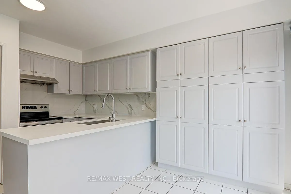 Photo 13 of 20 Azzarello Lane, Toronto, Greenwood-Coxwell — HOMEH