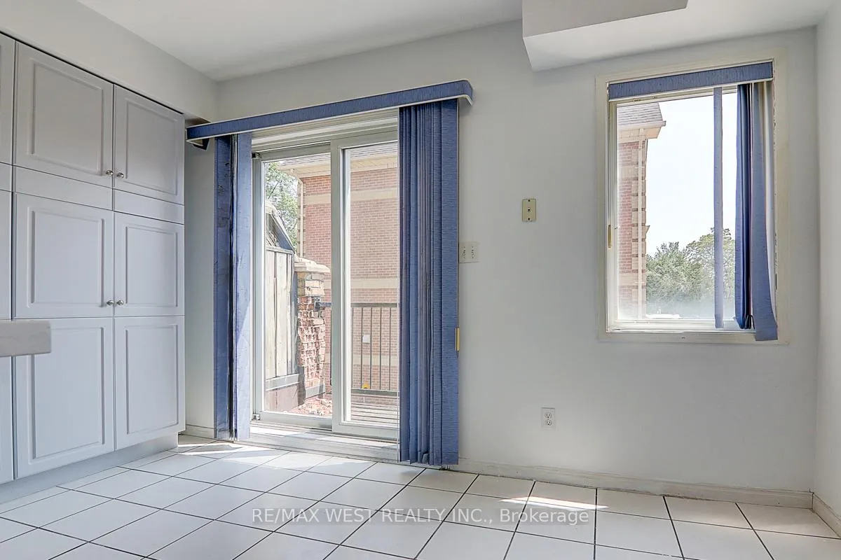 Photo 17 of 20 Azzarello Lane, Toronto, Greenwood-Coxwell — HOMEH