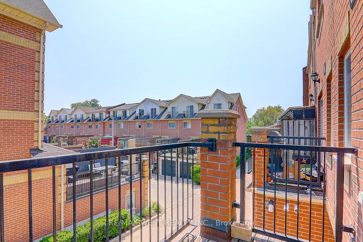 Photo 19 of 20 Azzarello Lane, Toronto, Greenwood-Coxwell — HOMEH