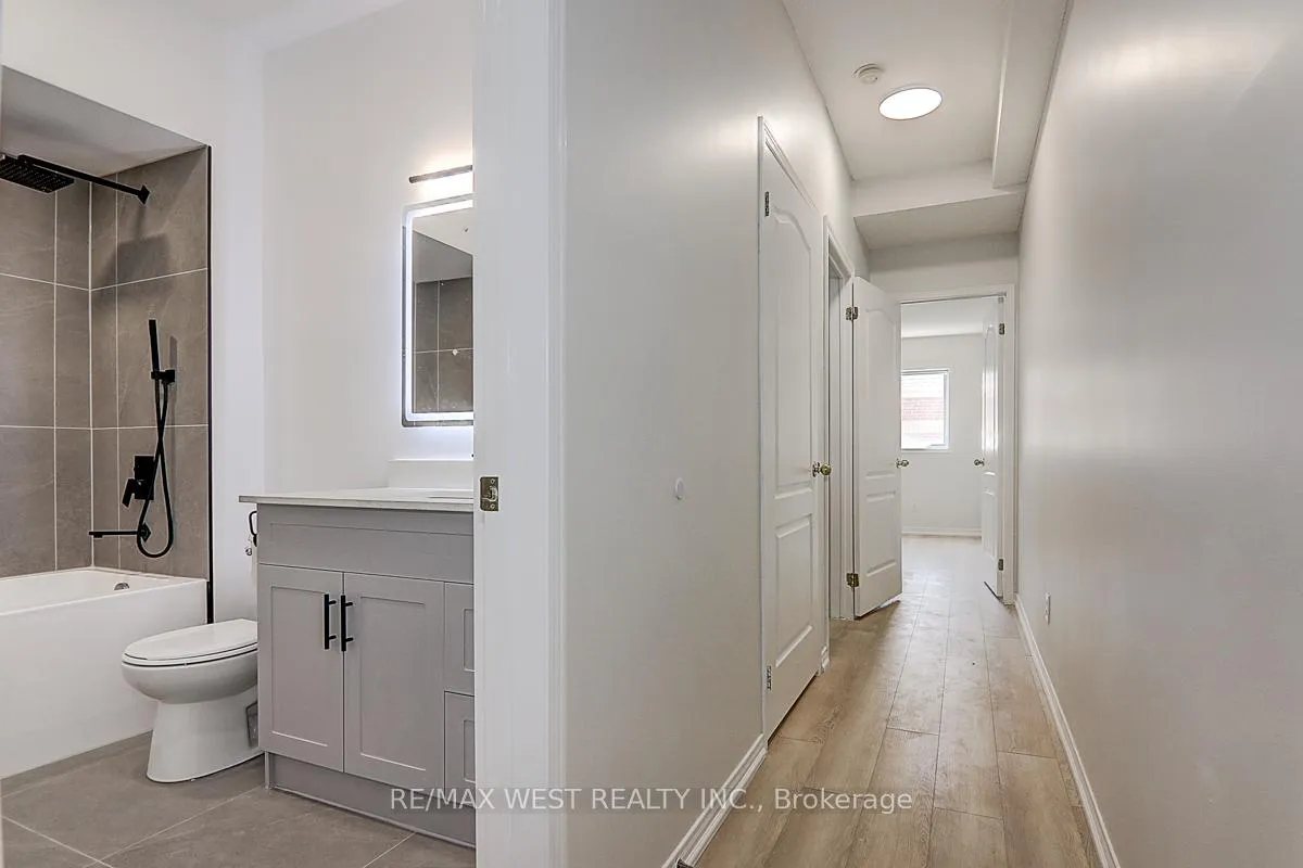 Photo 22 of 20 Azzarello Lane, Toronto, Greenwood-Coxwell — HOMEH