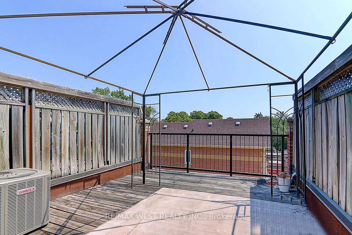 Photo 31 of 20 Azzarello Lane, Toronto, Greenwood-Coxwell — HOMEH