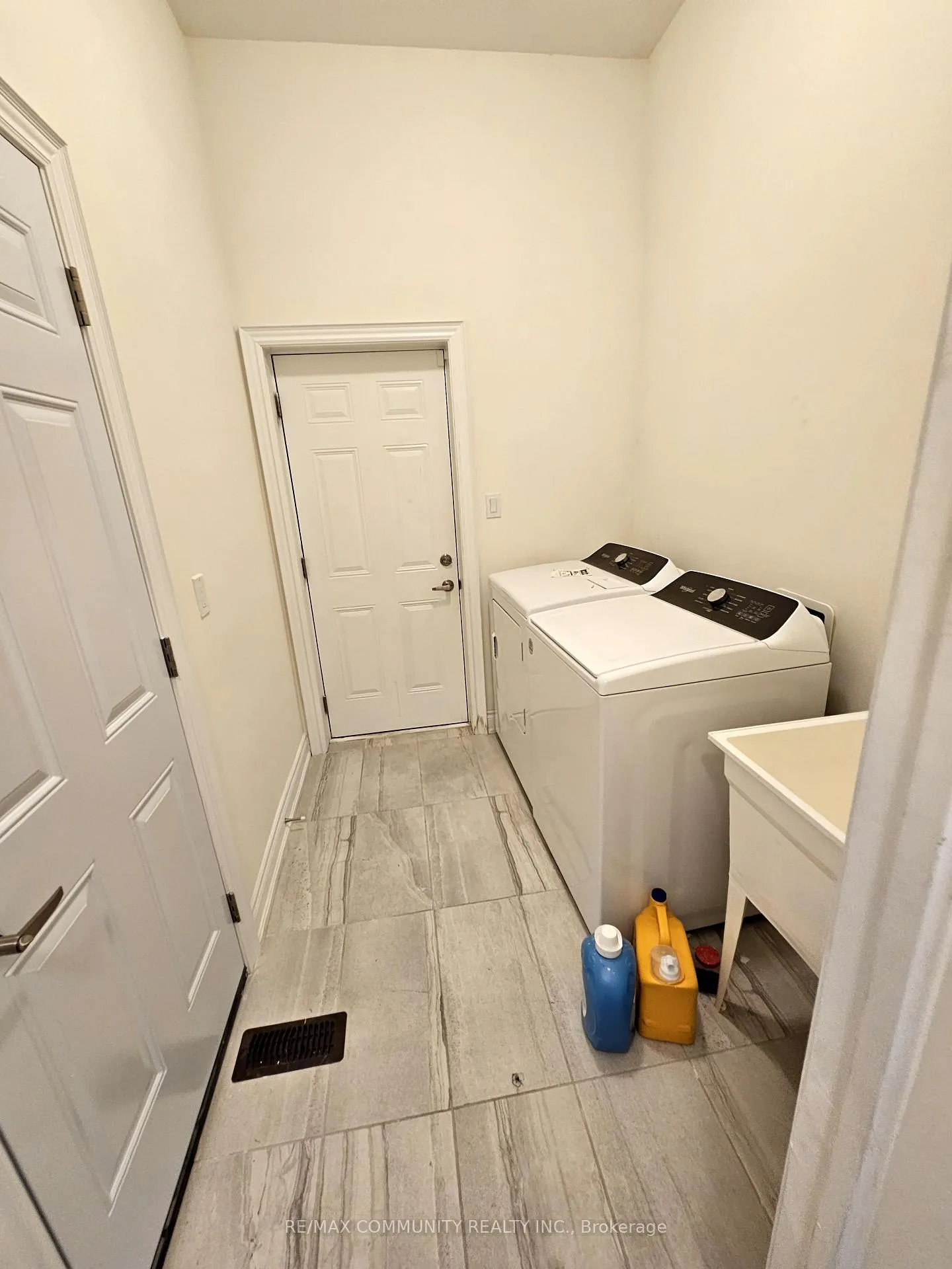 Photo 13 of Unit BASEMENT, 32 Liam Lane, Markham, Cedarwood — HOMEH