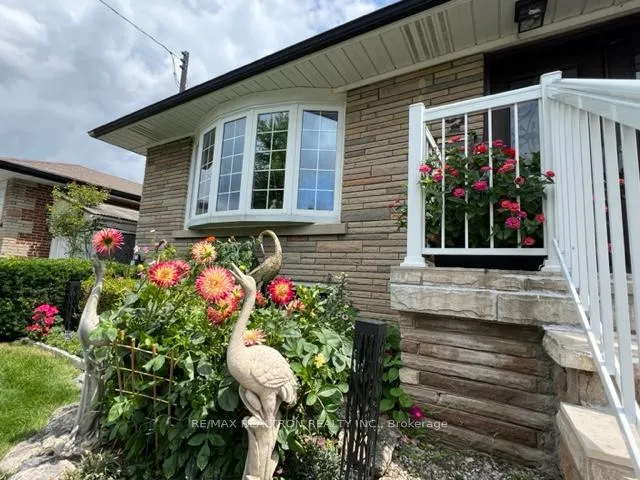 Photo 3 of 51 Perivale Crescent, Scarborough, Bendale — HOMEH