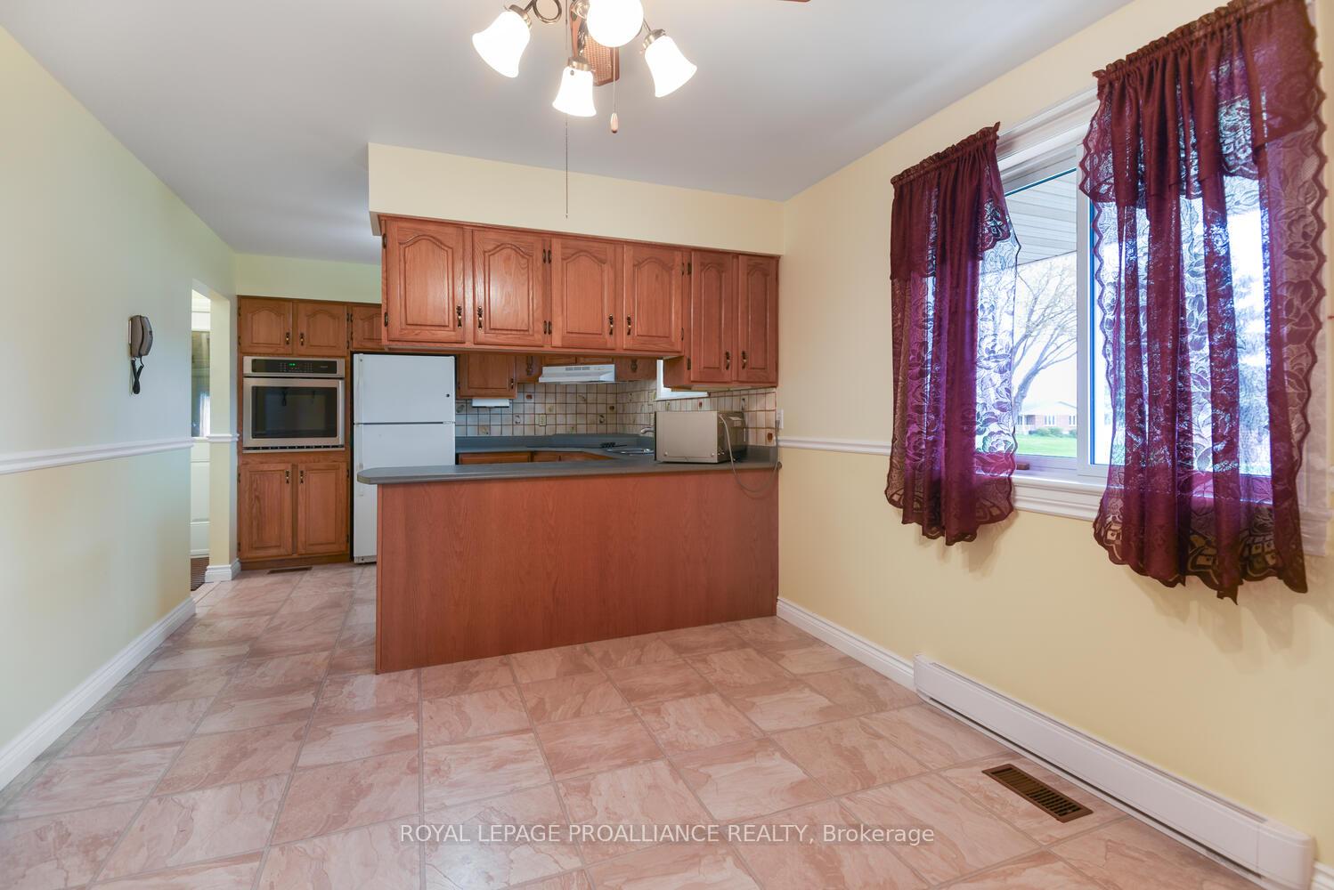 Photo 8 of 944 Reid Street N, Edwardsburgh/Cardinal, Town of Cardinal — HOMEH