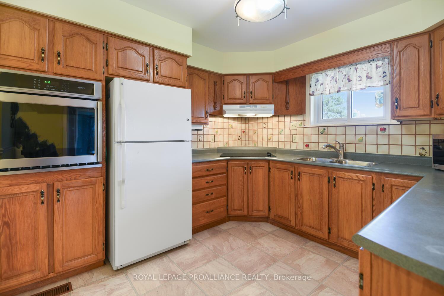 Photo 12 of 944 Reid Street N, Edwardsburgh/Cardinal, Town of Cardinal — HOMEH