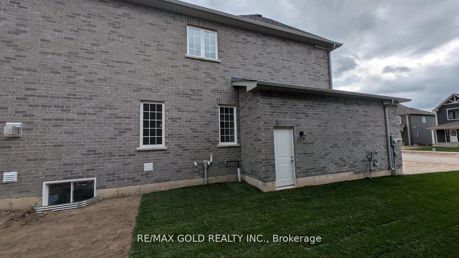 Photo 22 of 230 Mckenzie Drive N, Clearview, Stayner — HOMEH