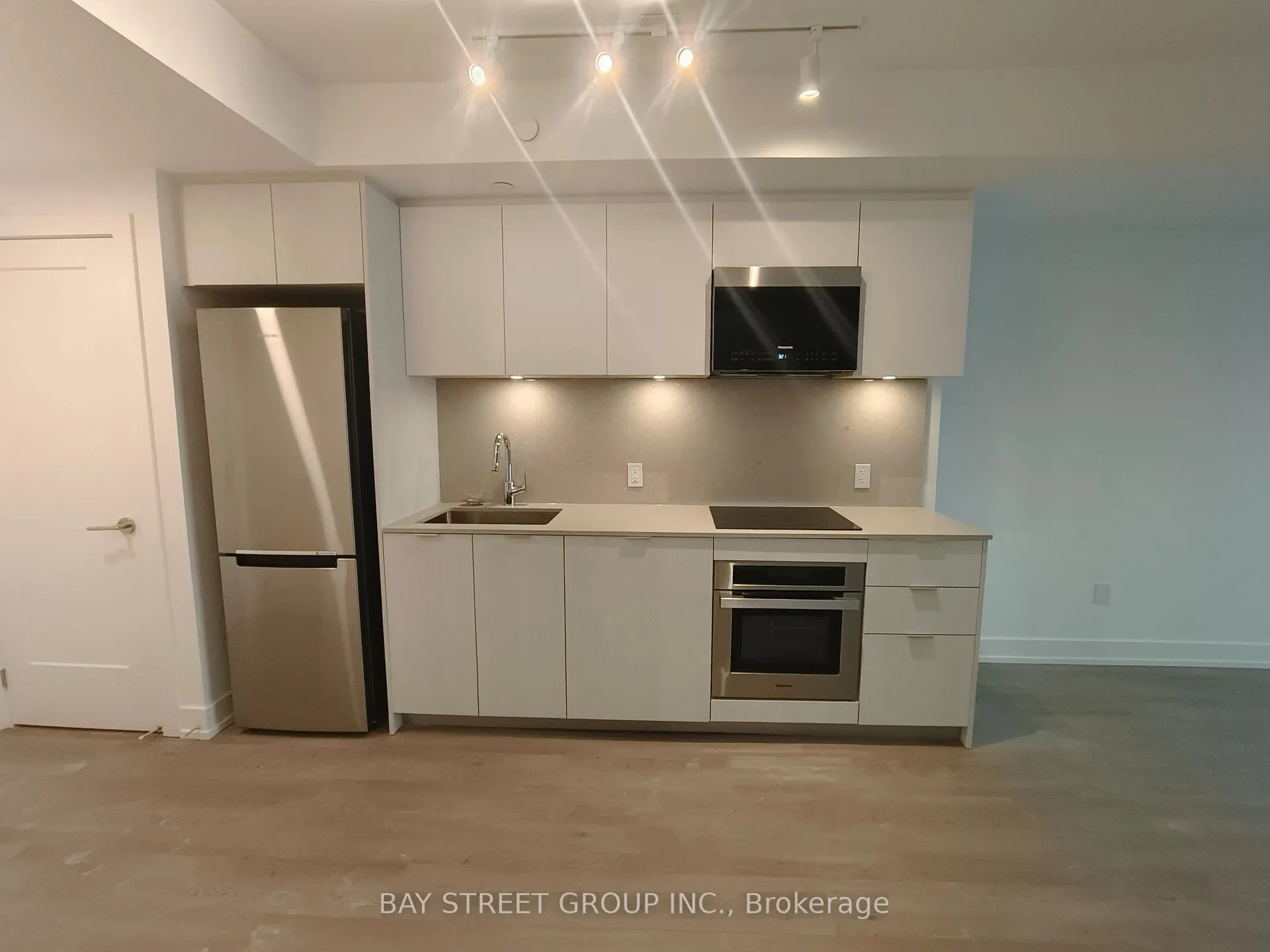 Photo 1 of Unit 303, 8 Cedarland Avenue, Markham, Unionville — HOMEH