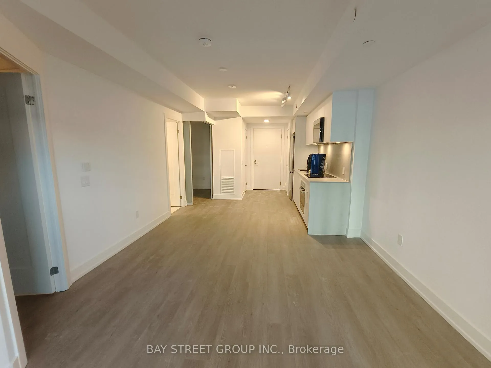 Photo 3 of Unit 303, 8 Cedarland Avenue, Markham, Unionville — HOMEH