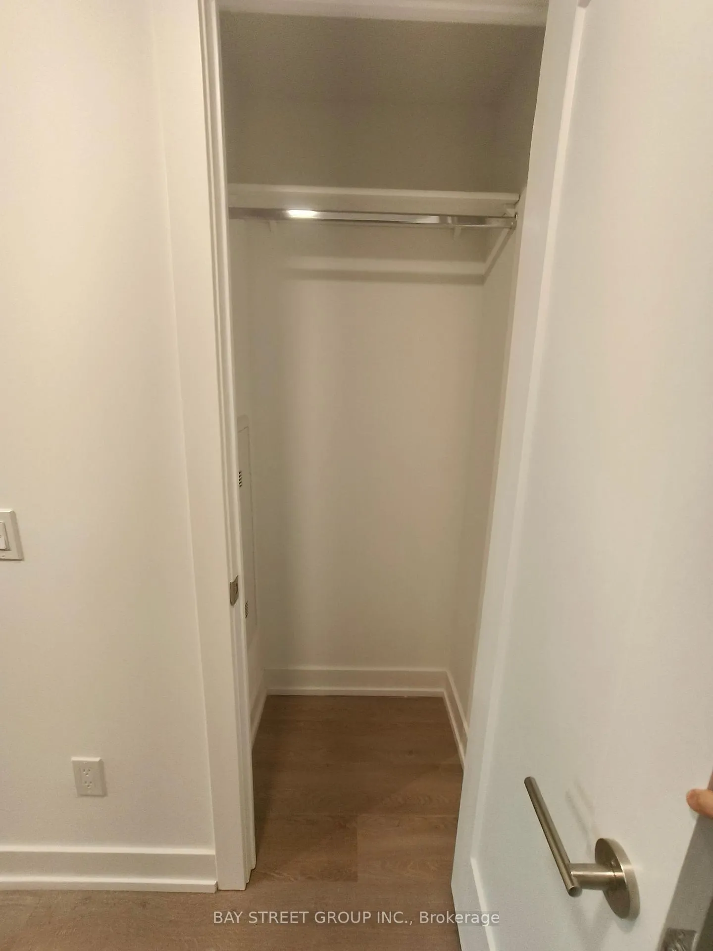 Photo 4 of Unit 303, 8 Cedarland Avenue, Markham, Unionville — HOMEH