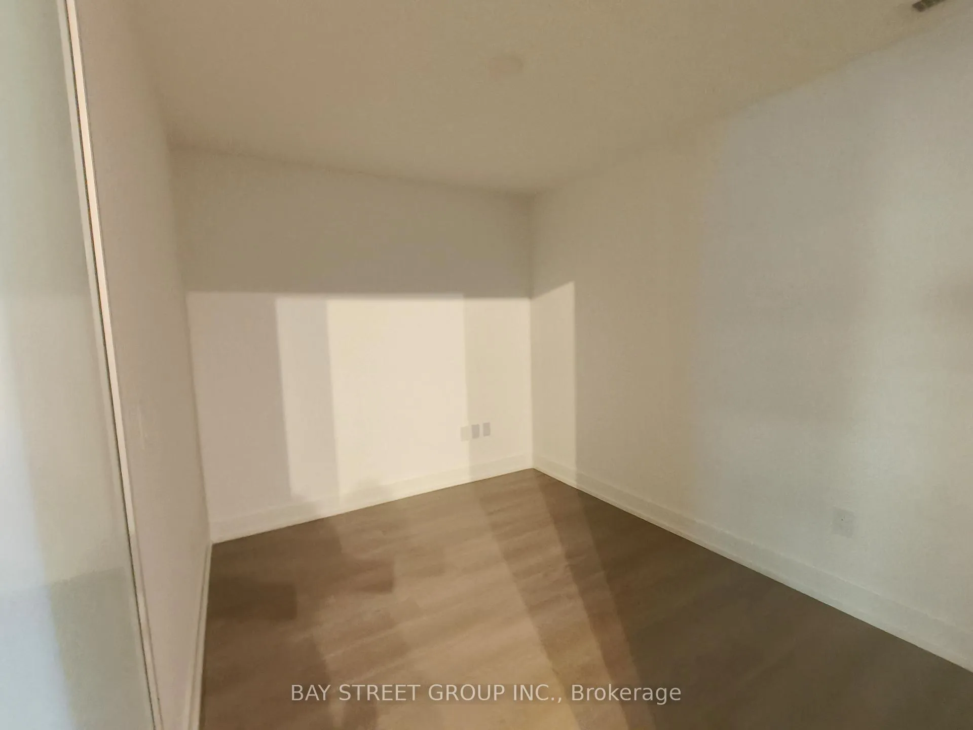 Photo 5 of Unit 303, 8 Cedarland Avenue, Markham, Unionville — HOMEH