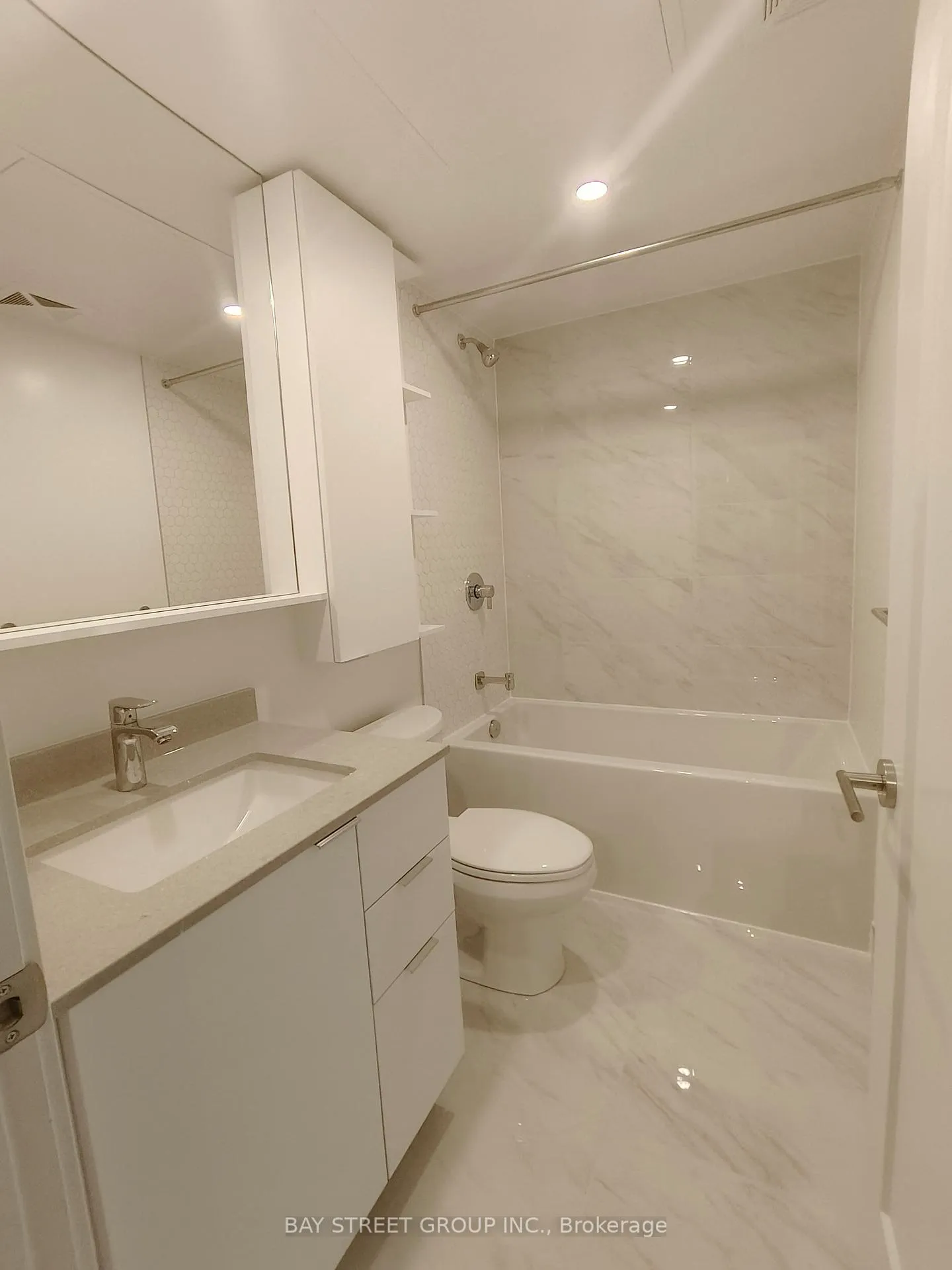 Photo 6 of Unit 303, 8 Cedarland Avenue, Markham, Unionville — HOMEH