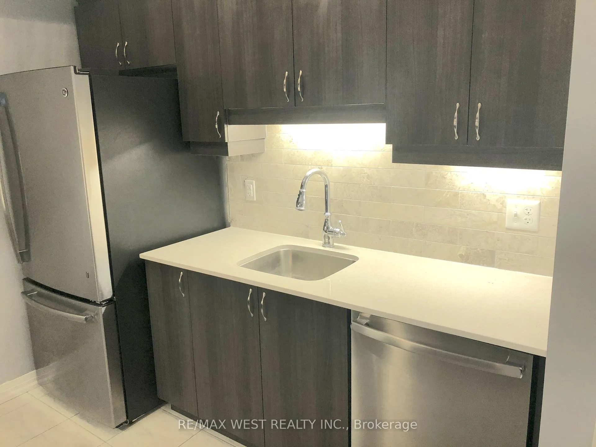 Photo 8 of Unit 305, 304 Essa Drive, Barrie, Ardagh — HOMEH