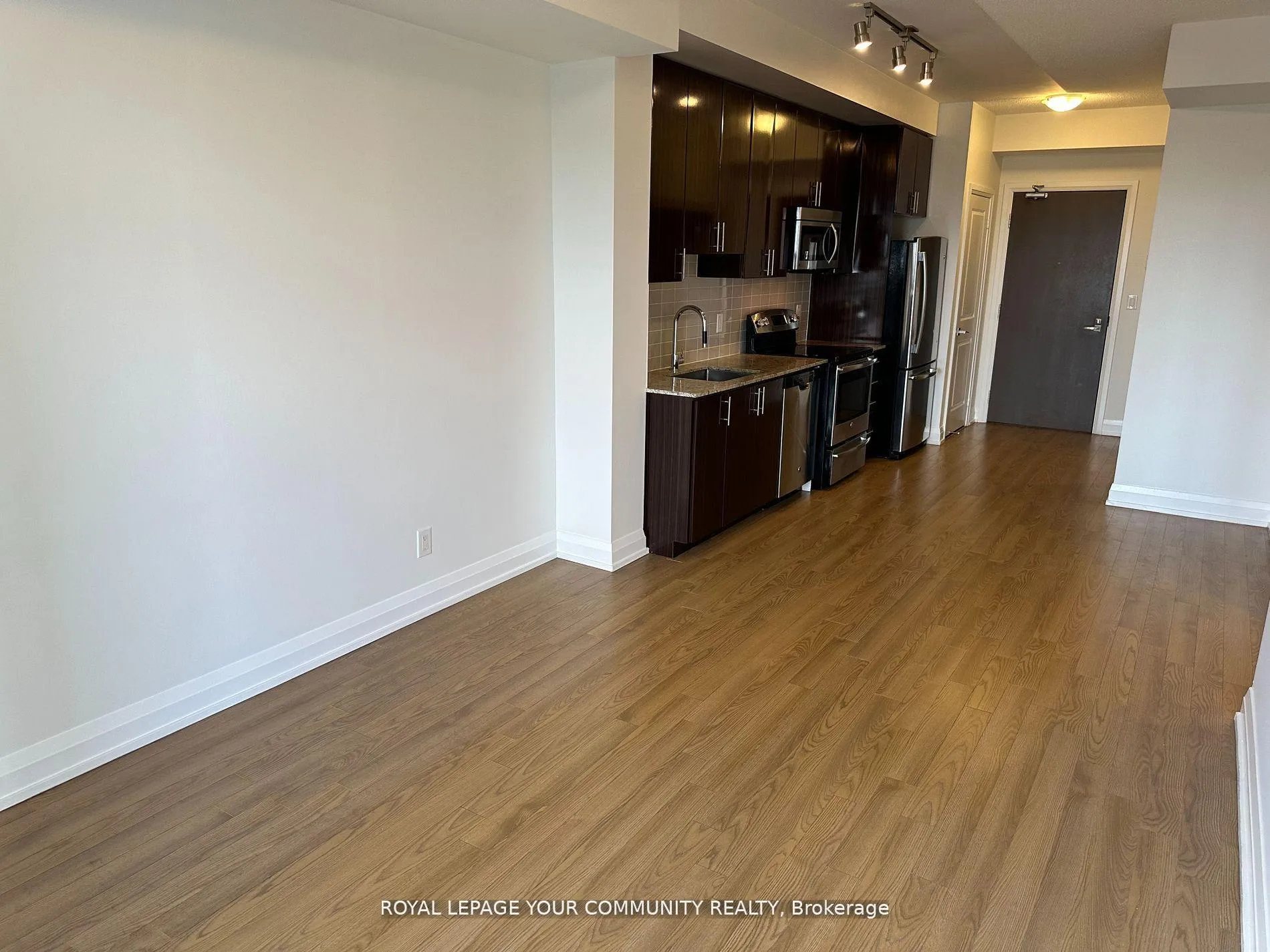 Photo 7 of Unit 1403, 7171 Yonge Street, Markham, Grandview — HOMEH