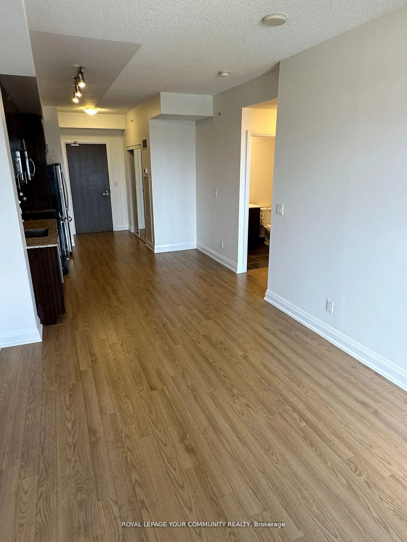 Photo 8 of Unit 1403, 7171 Yonge Street, Markham, Grandview — HOMEH