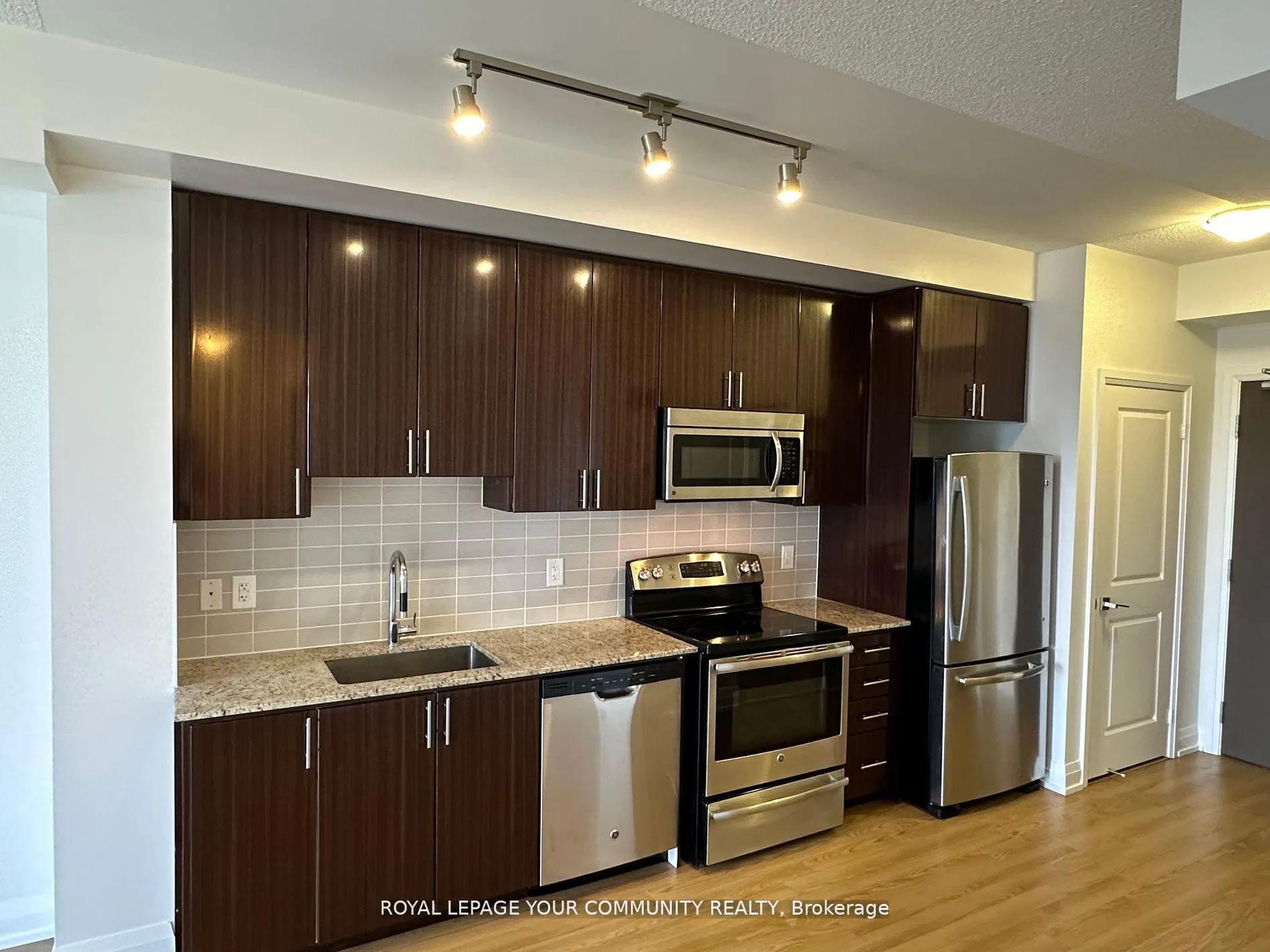 Photo 10 of Unit 1403, 7171 Yonge Street, Markham, Grandview — HOMEH