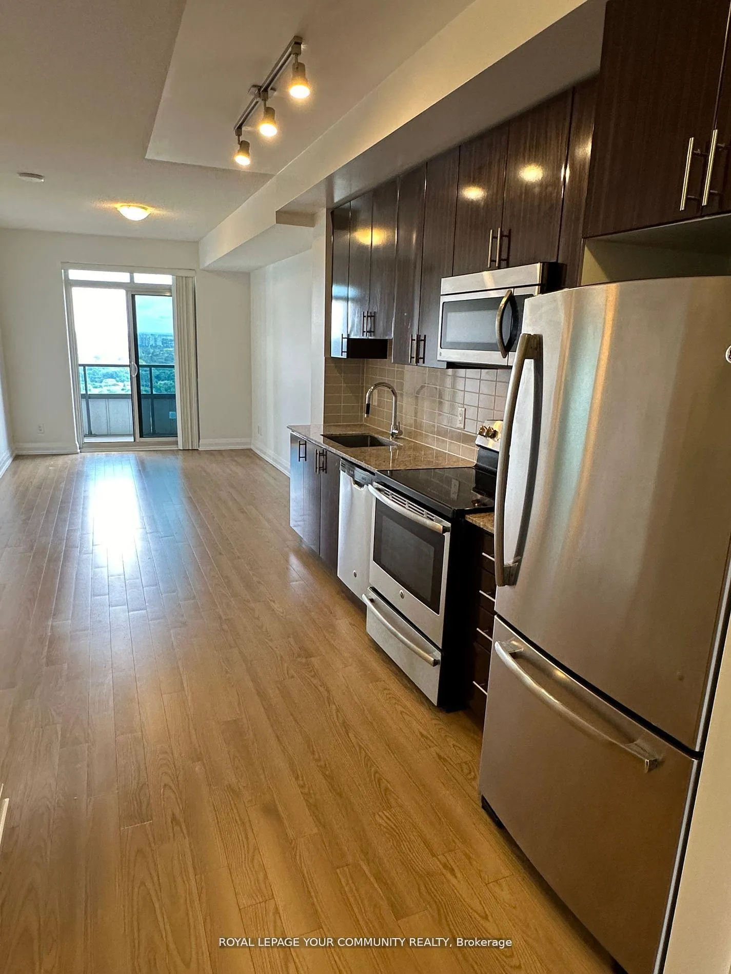 Photo 11 of Unit 1403, 7171 Yonge Street, Markham, Grandview — HOMEH