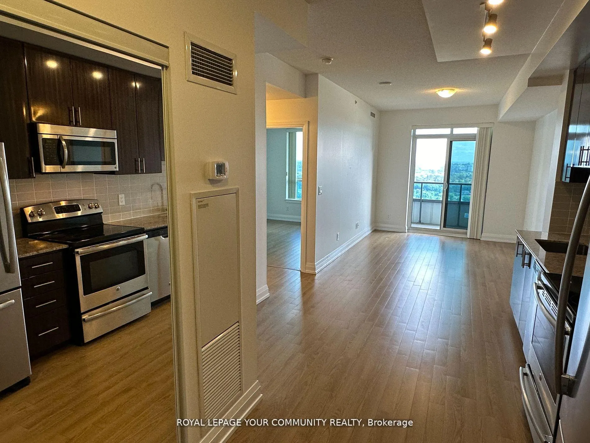 Photo 12 of Unit 1403, 7171 Yonge Street, Markham, Grandview — HOMEH