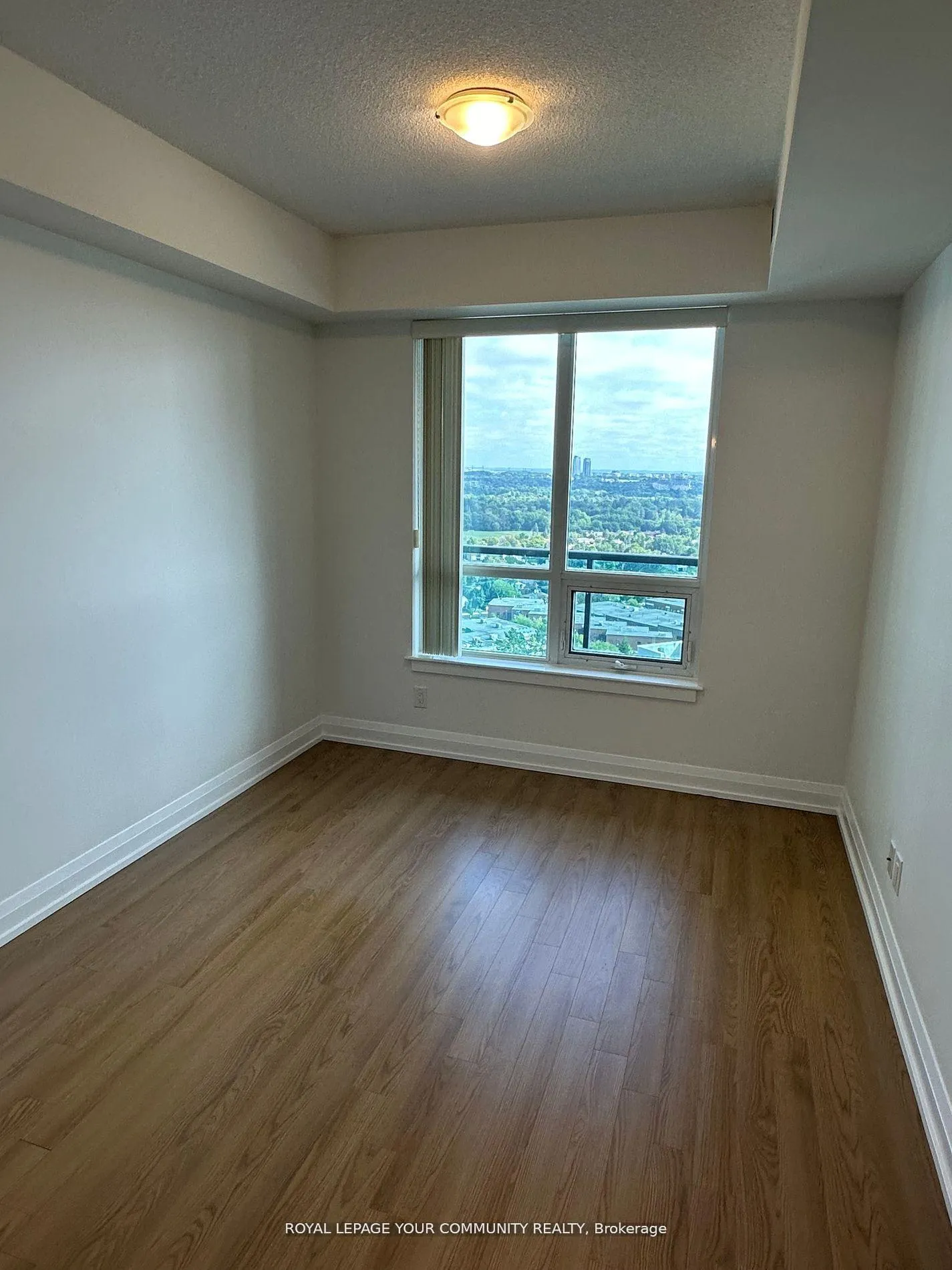 Photo 13 of Unit 1403, 7171 Yonge Street, Markham, Grandview — HOMEH