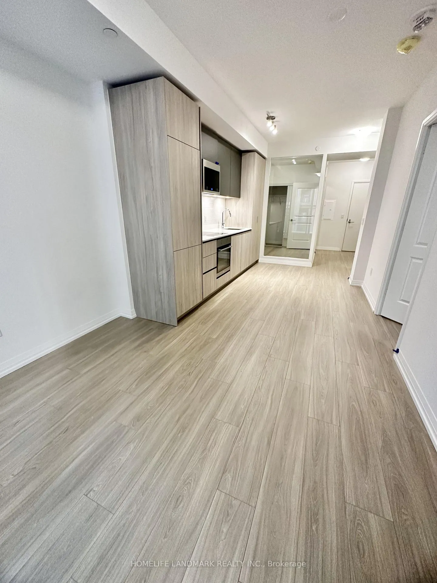 Photo 3 of Unit 804, 8 Widmer Street, Toronto, Waterfront Communities — HOMEH