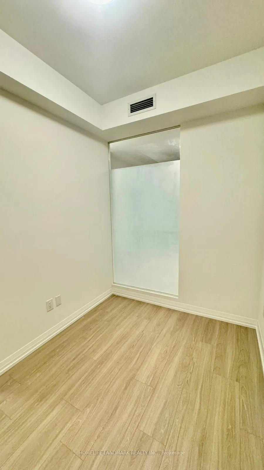 Photo 5 of Unit 804, 8 Widmer Street, Toronto, Waterfront Communities — HOMEH