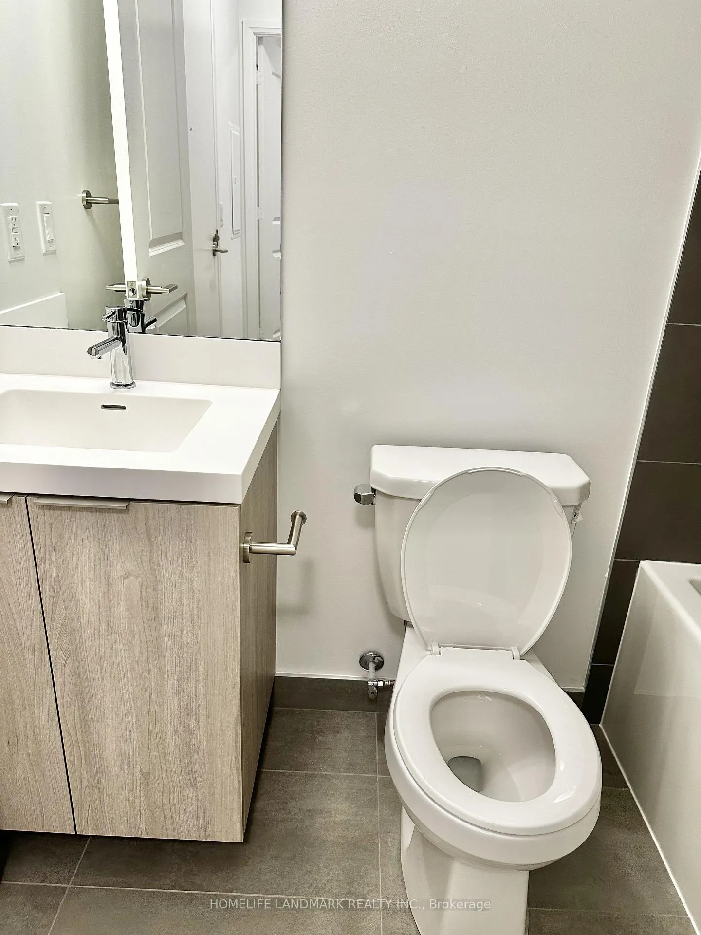 Photo 7 of Unit 804, 8 Widmer Street, Toronto, Waterfront Communities — HOMEH