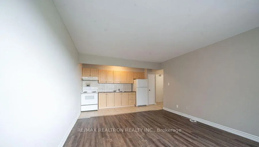 Front of Unit 716B, 468 Ottawa Street