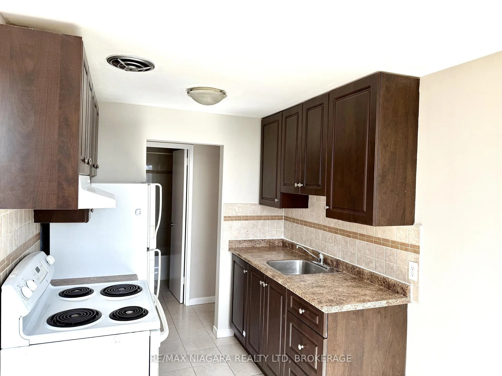 Photo 11 of Unit 204, 7 Riverview Boulevard, St. Catharines, Glendale/Glenridge — HOMEH