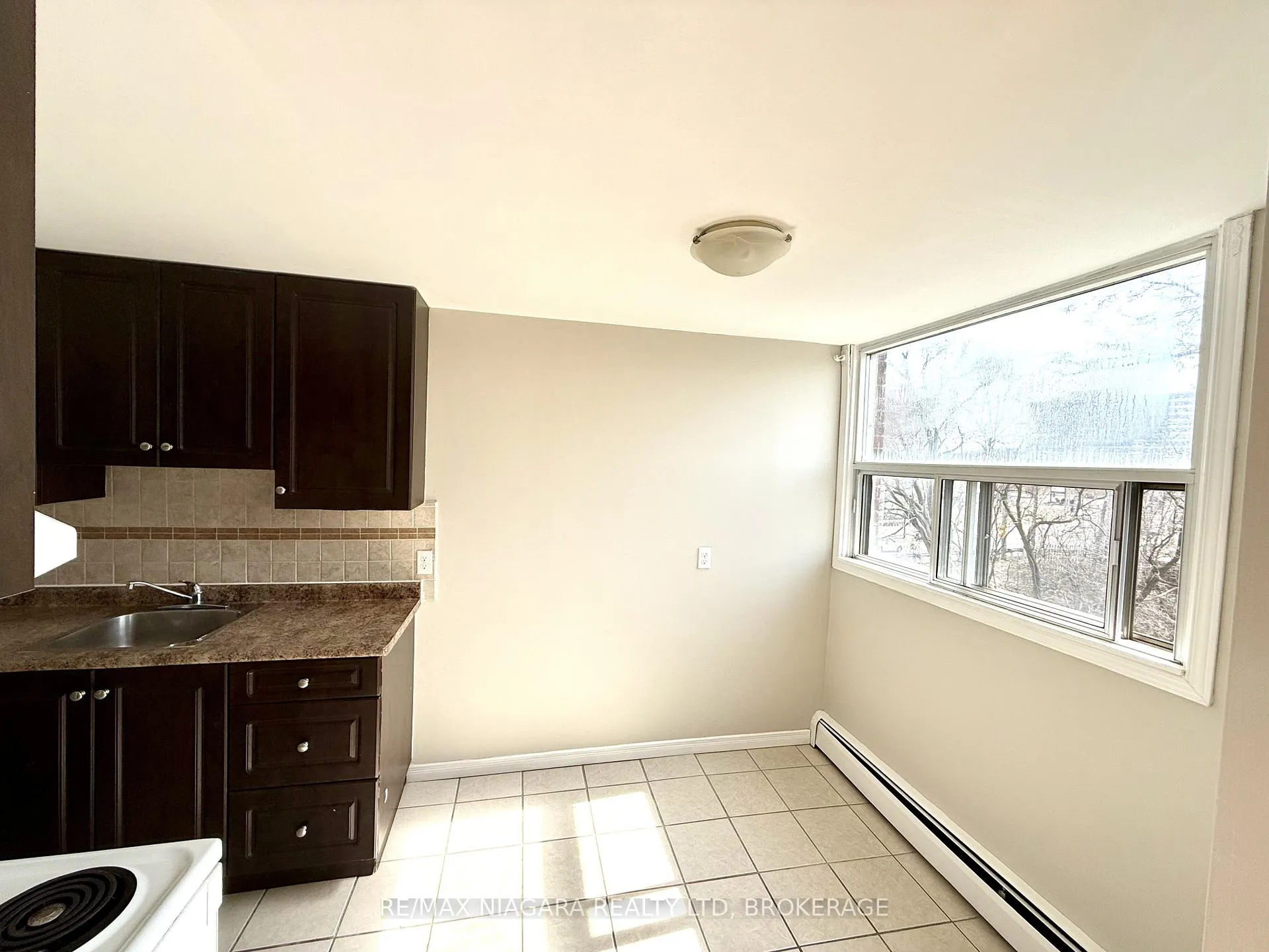 Photo 12 of Unit 204, 7 Riverview Boulevard, St. Catharines, Glendale/Glenridge — HOMEH