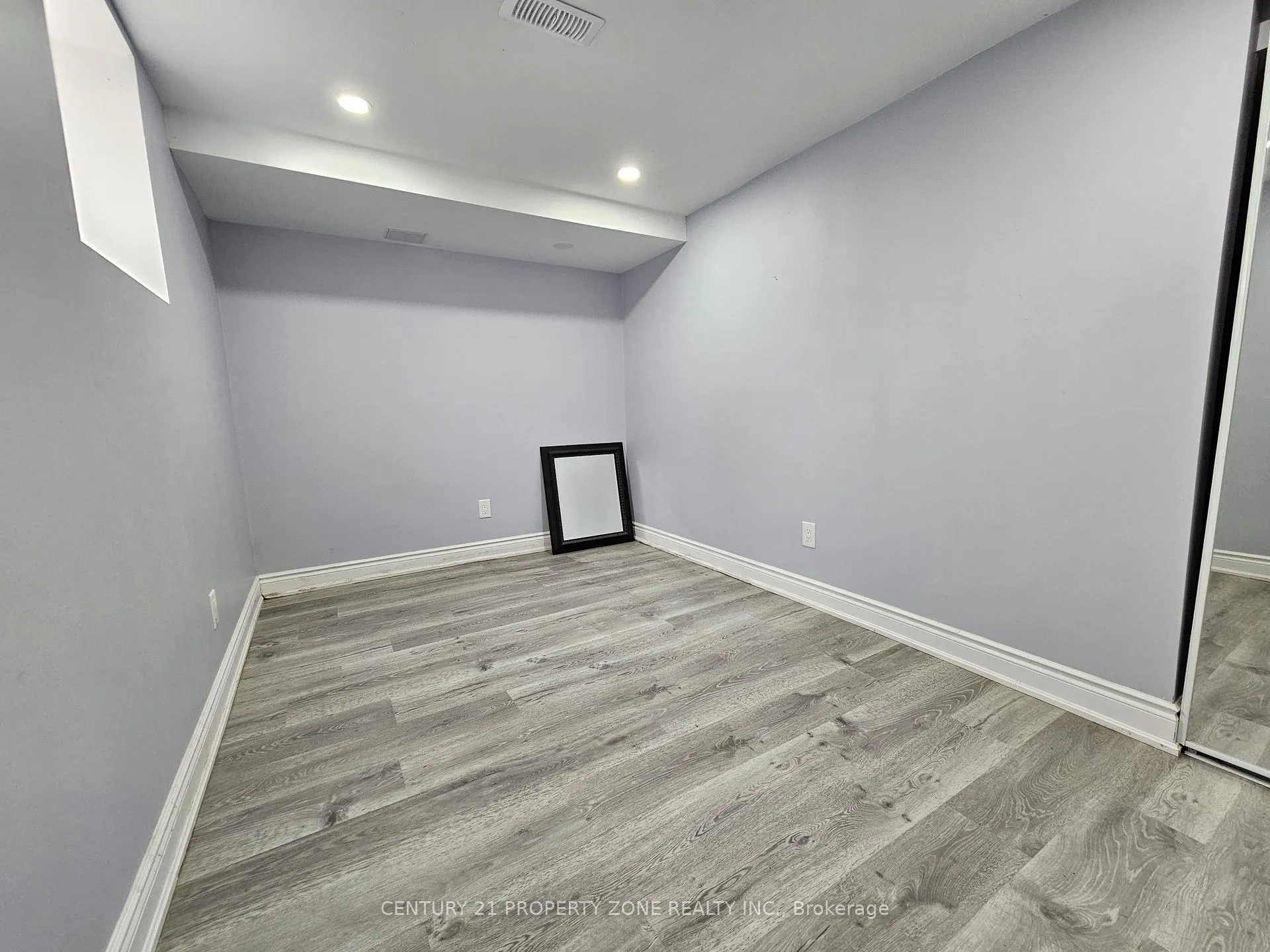 Photo 16 of 481 Glover RD W, Hamilton, Lakeshore — HOMEH