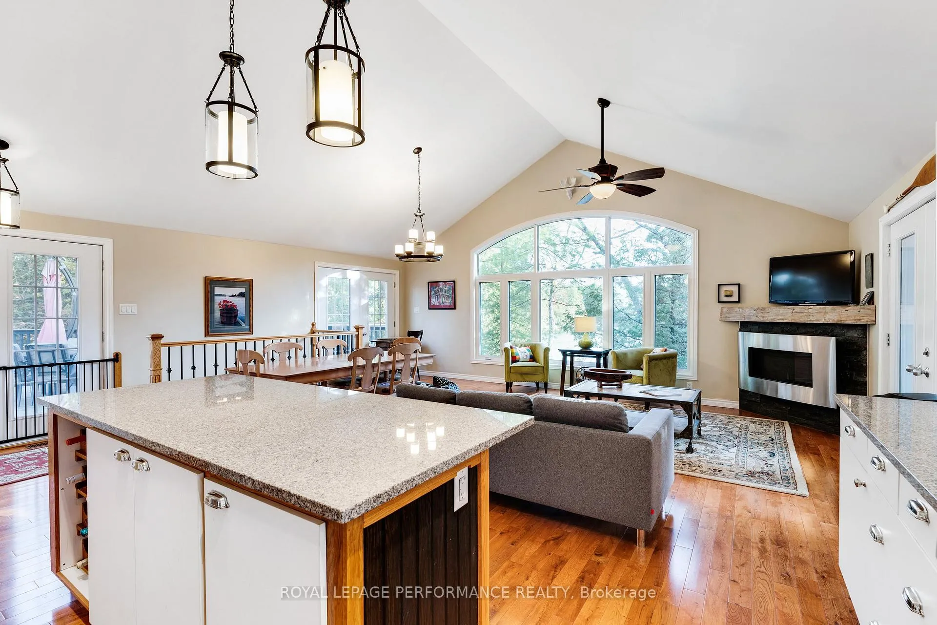 Photo 10 of 1020 Carson Trail Road, Frontenac, Frontenac North — HOMEH