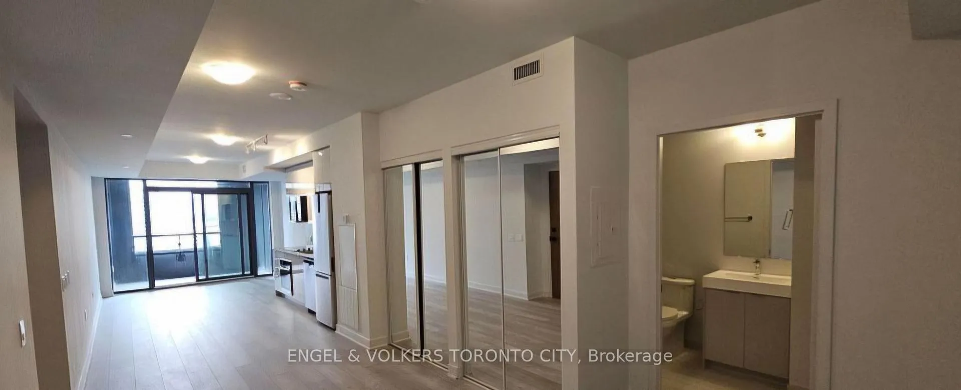 Photo 4 of Unit 1213, 2920 Hwy 7, Vaughan, Vaughan Corporate Centre — HOMEH