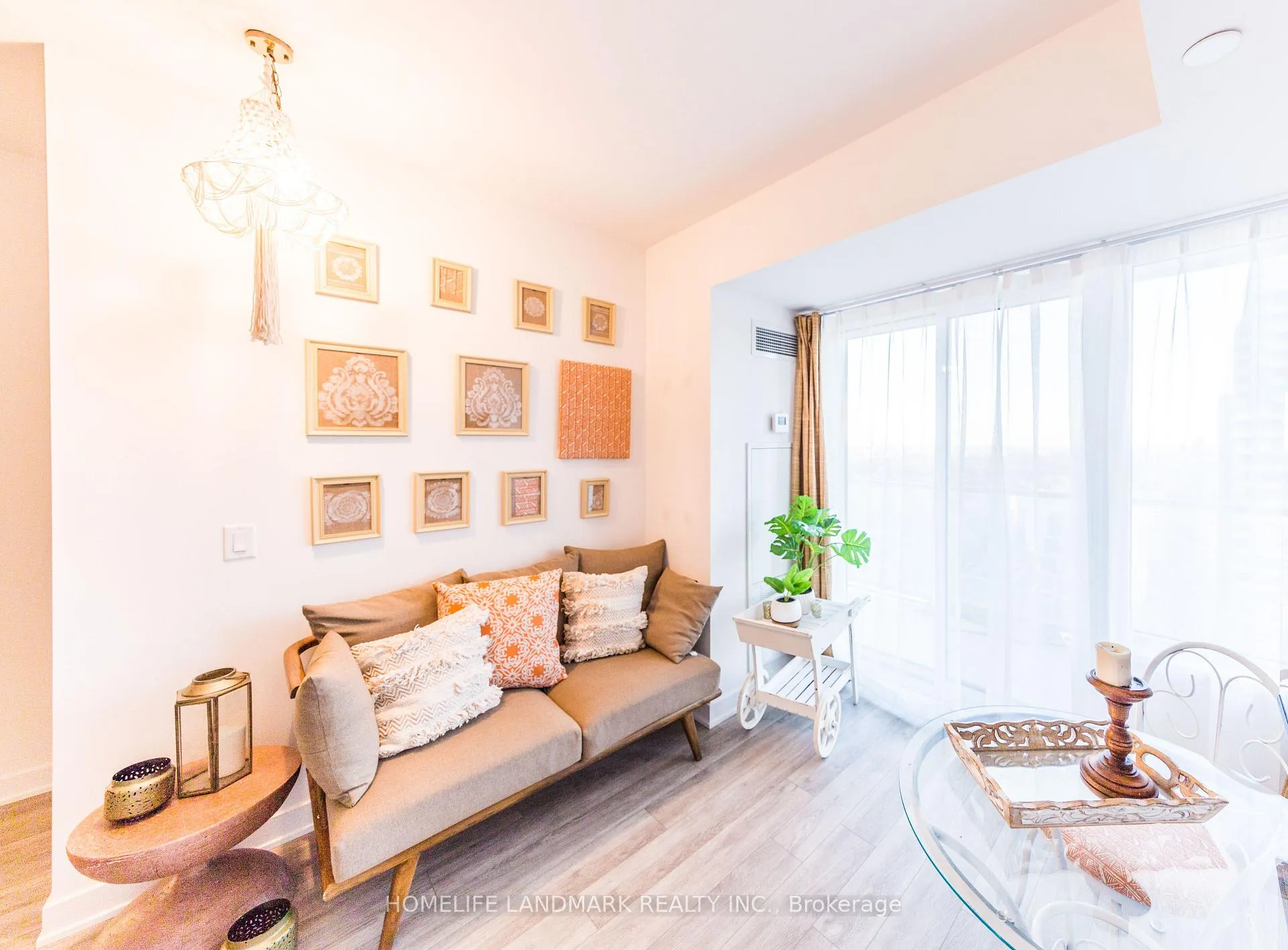 Front of Unit 3106, 195 Redpath Avenue