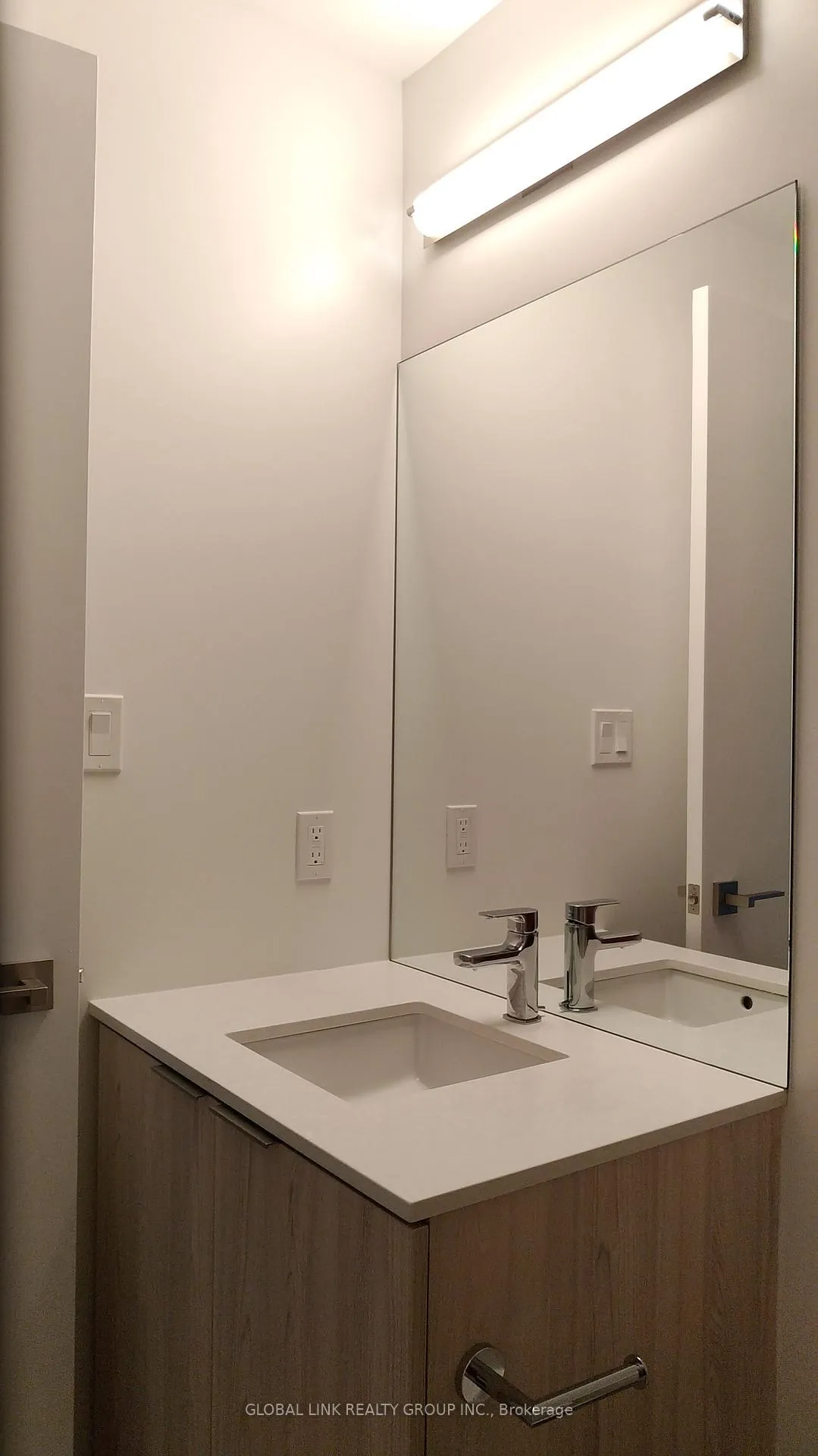Photo 4 of Unit 1701, 30 Ordnance Street, Toronto, Niagara — HOMEH