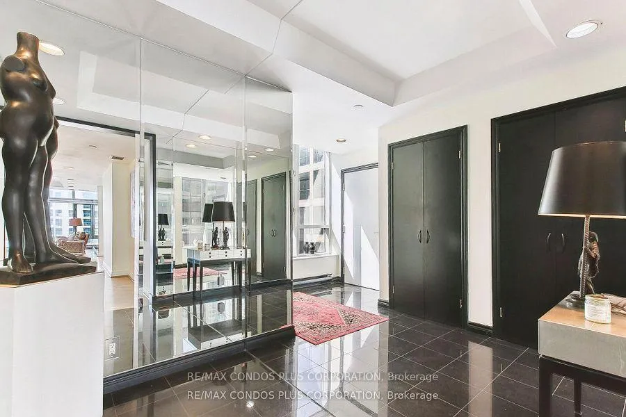 Photo 2 of Unit 1013, 211 Queens Quay W, Toronto, Waterfront Communities — HOMEH