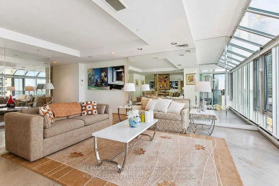 Photo 4 of Unit 1013, 211 Queens Quay W, Toronto, Waterfront Communities — HOMEH