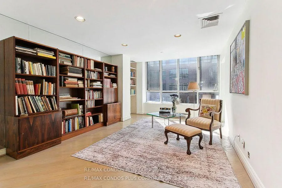 Photo 7 of Unit 1013, 211 Queens Quay W, Toronto, Waterfront Communities — HOMEH