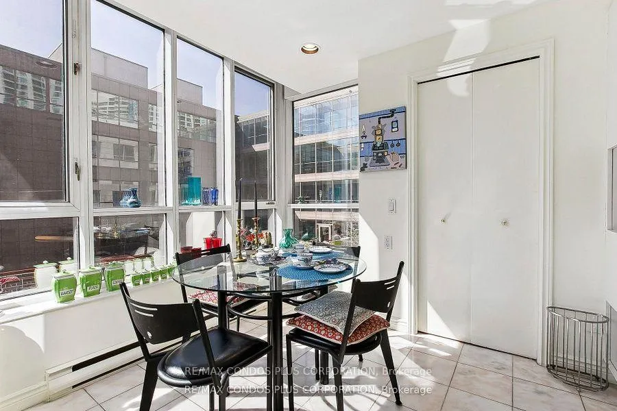 Photo 8 of Unit 1013, 211 Queens Quay W, Toronto, Waterfront Communities — HOMEH