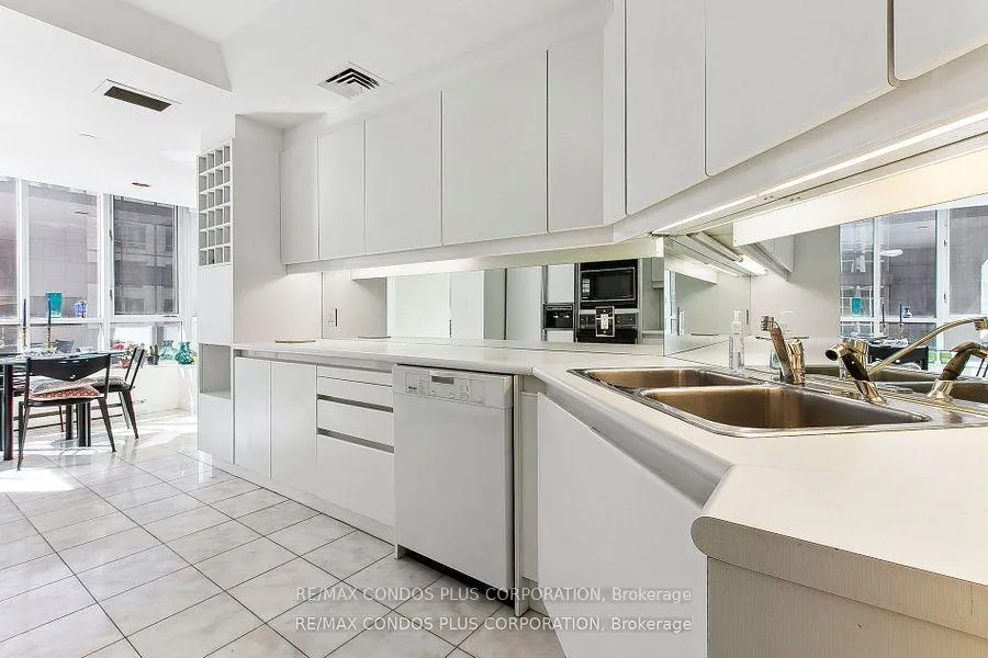 Photo 10 of Unit 1013, 211 Queens Quay W, Toronto, Waterfront Communities — HOMEH