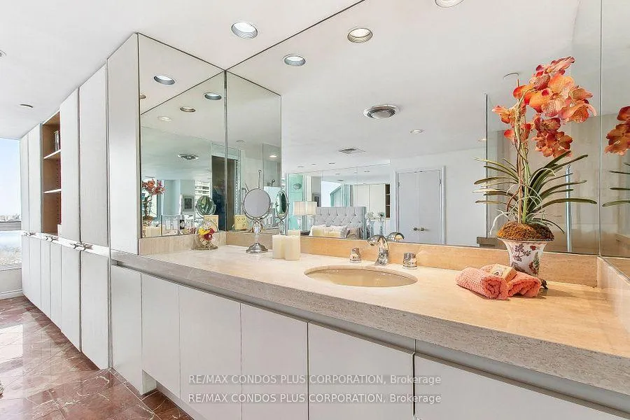 Photo 13 of Unit 1013, 211 Queens Quay W, Toronto, Waterfront Communities — HOMEH