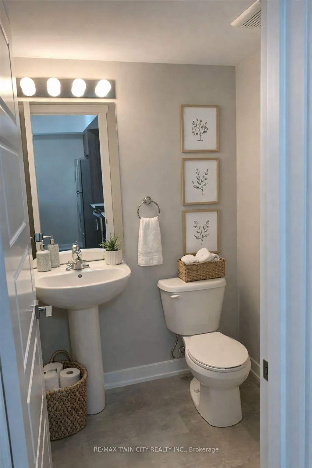 Photo 5 of Unit B5, 1331 Countrystone Drive, Kitchener — HOMEH