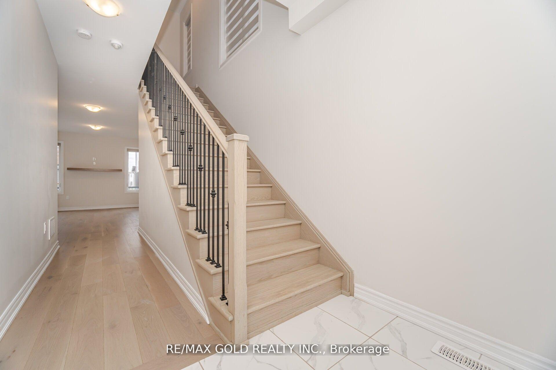 Photo 8 of 50 Prudhoe Terrace, Barrie, Rural Barrie Southeast — HOMEH