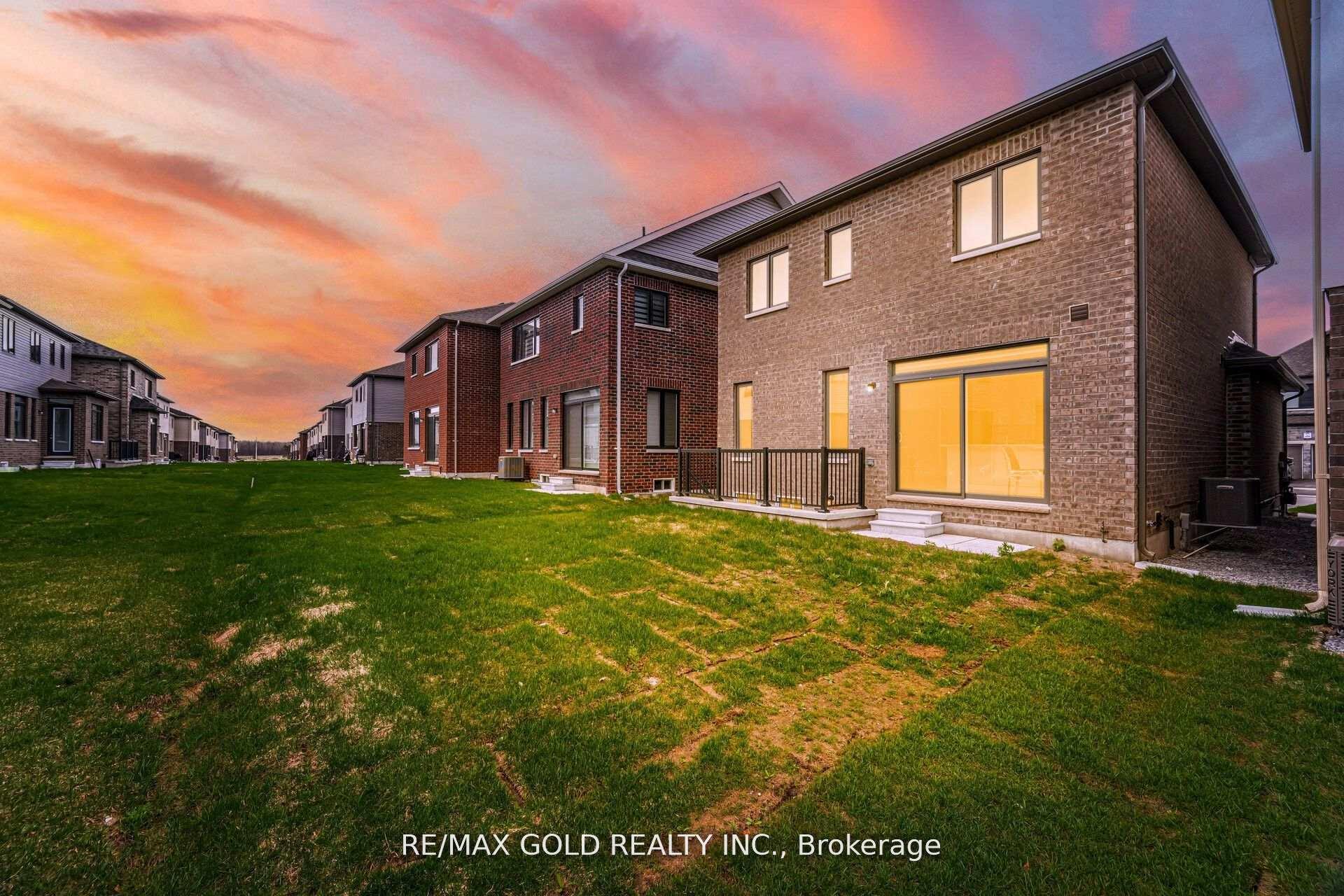 Photo 17 of 50 Prudhoe Terrace, Barrie, Rural Barrie Southeast — HOMEH
