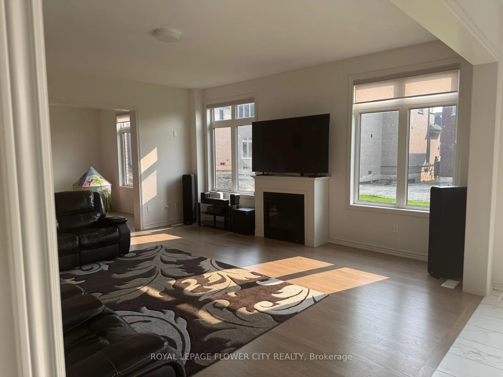Photo 3 of 32 Twinleaf Crescent, Adjala-Tosorontio, Colgan — HOMEH