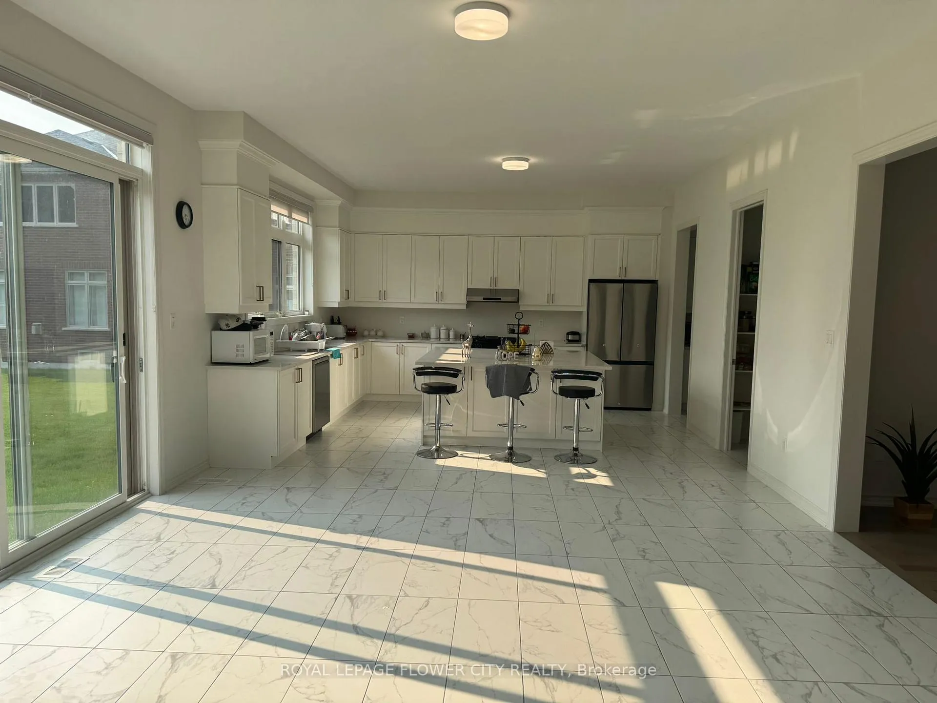 Photo 4 of 32 Twinleaf Crescent, Adjala-Tosorontio, Colgan — HOMEH