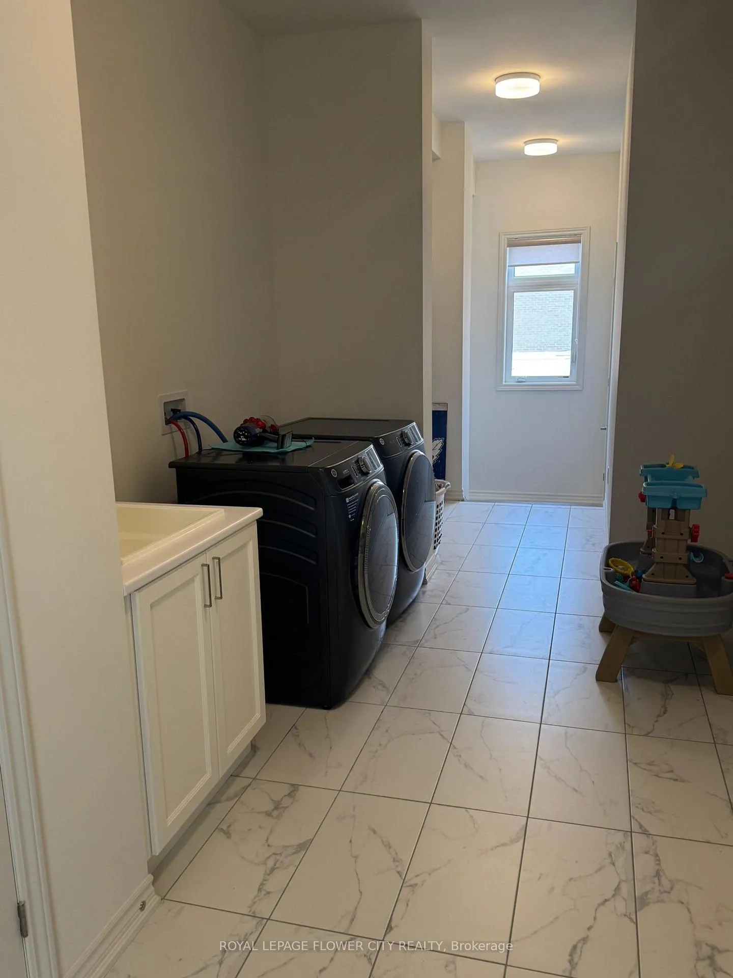 Photo 18 of 32 Twinleaf Crescent, Adjala-Tosorontio, Colgan — HOMEH