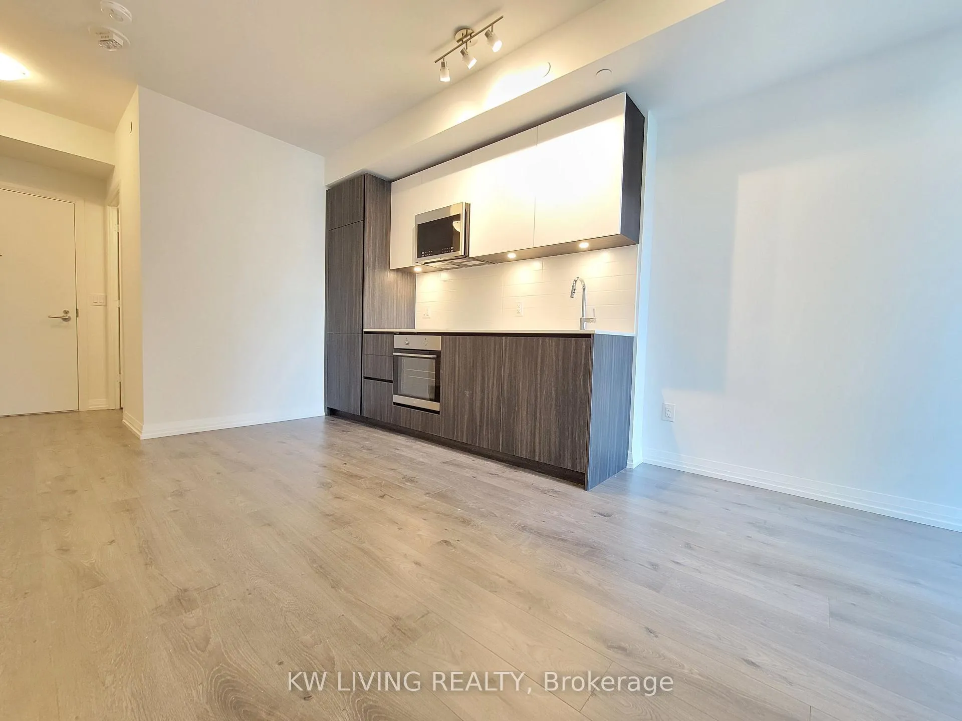 Photo 6 of Unit 2809, 8 Widmer Street, Toronto, Waterfront Communities — HOMEH