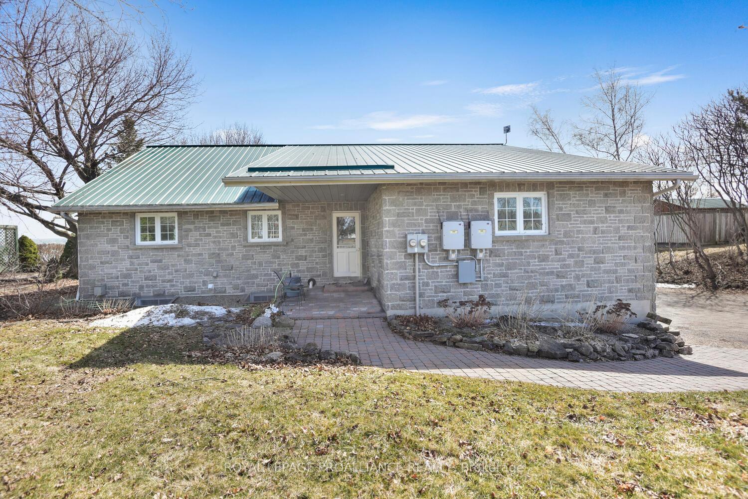 Front of 2111 County Road 2 E