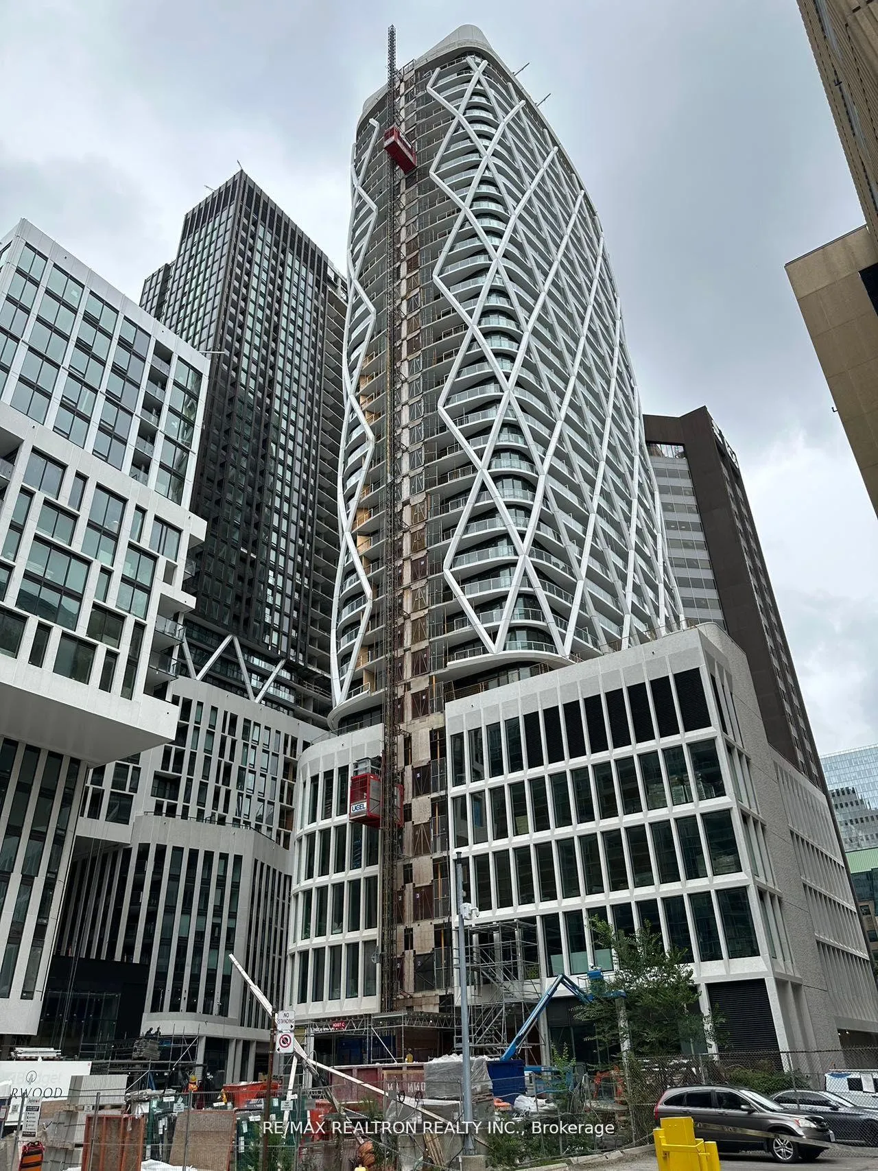 Front of Unit 926, 230 Simcoe Street