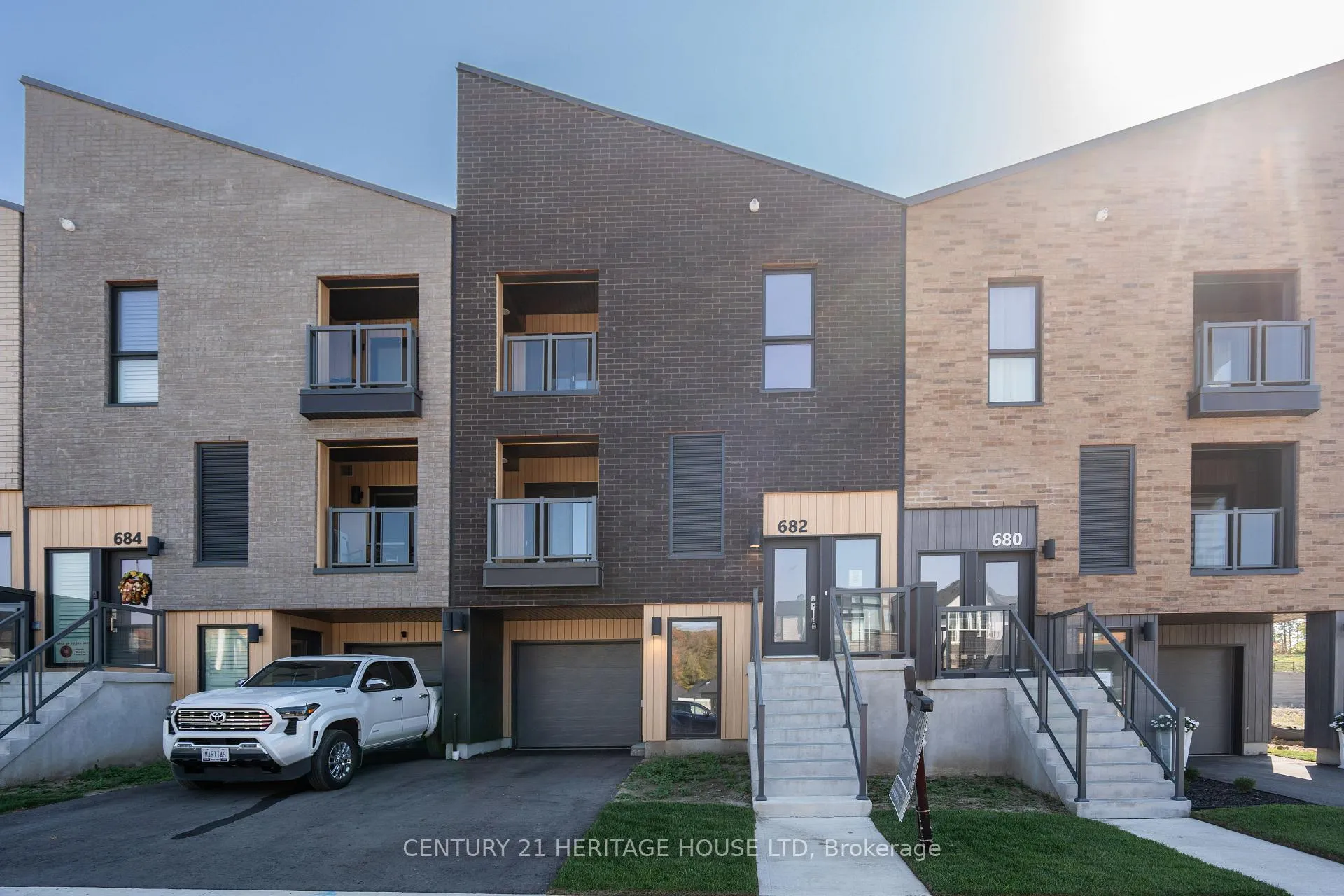 Photo 1 of 682 Benninger Drive, Kitchener — HOMEH