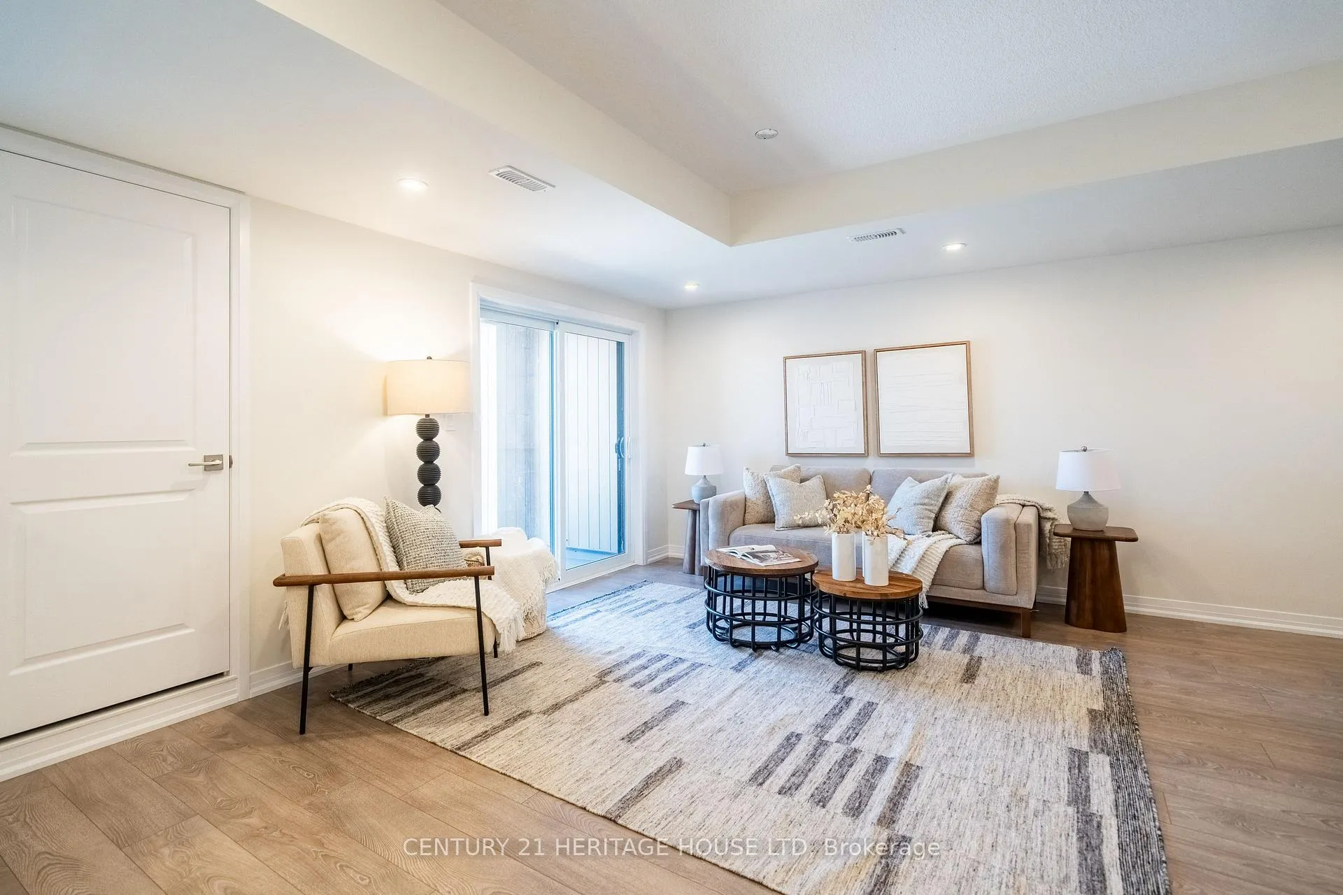 Photo 3 of 682 Benninger Drive, Kitchener — HOMEH